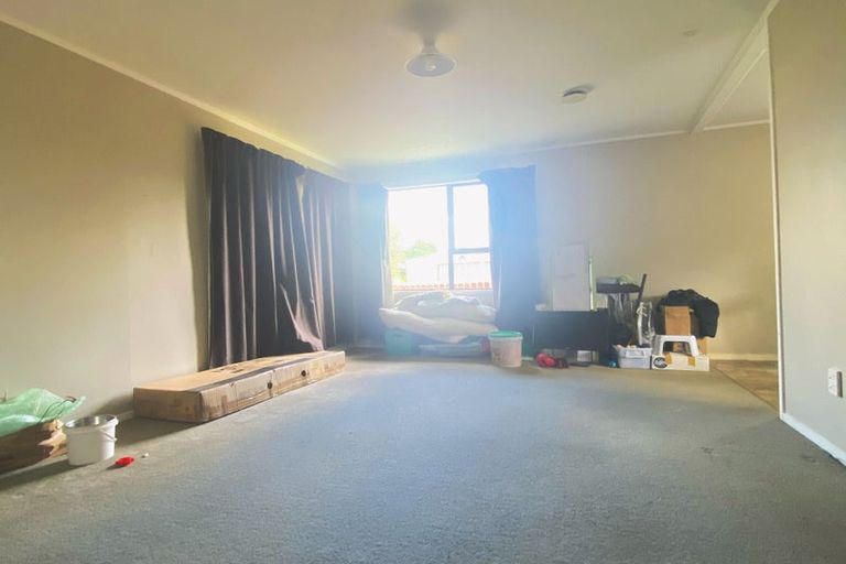 Photo of property in 2/13 Erica Road, Sunnynook, Auckland, 0620