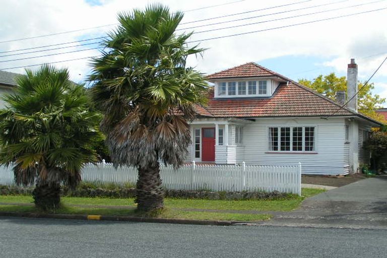 Photo of property in 13 Bayview Road, Hauraki, Auckland, 0622