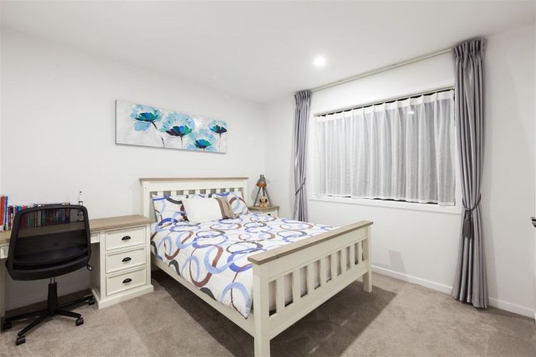 Photo of property in 6 Kina Place, Long Bay, Auckland, 0630