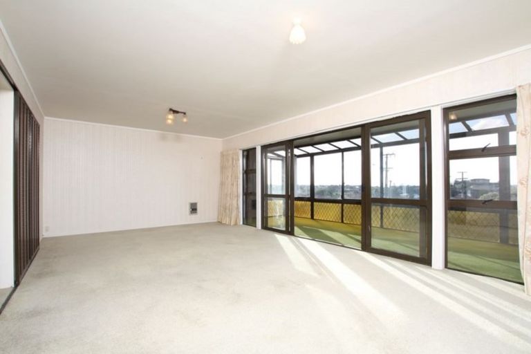 Photo of property in 9 View Road, Shelly Park, Auckland, 2014