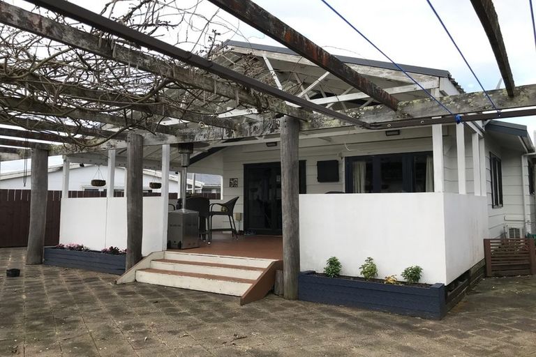 Photo of property in 26 Queen Road, Bellevue, Tauranga, 3110