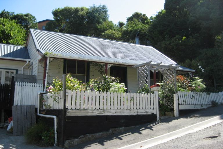 Photo of property in 21 Hawkhurst Road, Lyttelton, 8082