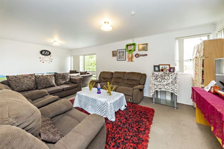 Photo of property in 14 Frobisher Way, Clendon Park, Auckland, 2103