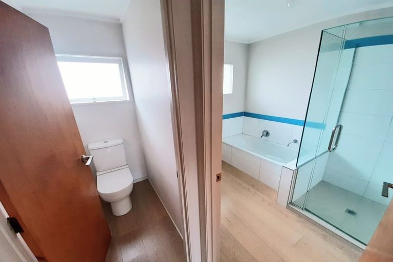 Photo of property in 2/73 Newhaven Terrace, Mairangi Bay, Auckland, 0630