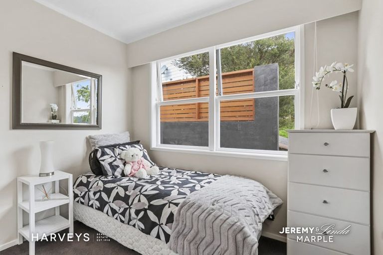 Photo of property in 21 Scotstoun Place, Glen Eden, Auckland, 0602