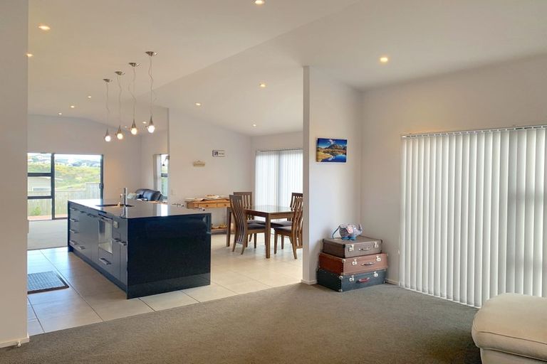Photo of property in 6 Kaimai Place, Aotea, Porirua, 5024