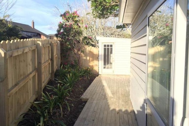 Photo of property in 11 Jomard Terrace, Northcross, Auckland, 0632