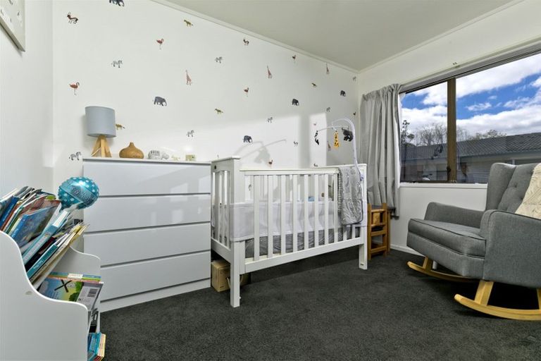 Photo of property in 1/4 Ti Nana Crescent, Henderson, Auckland, 0610