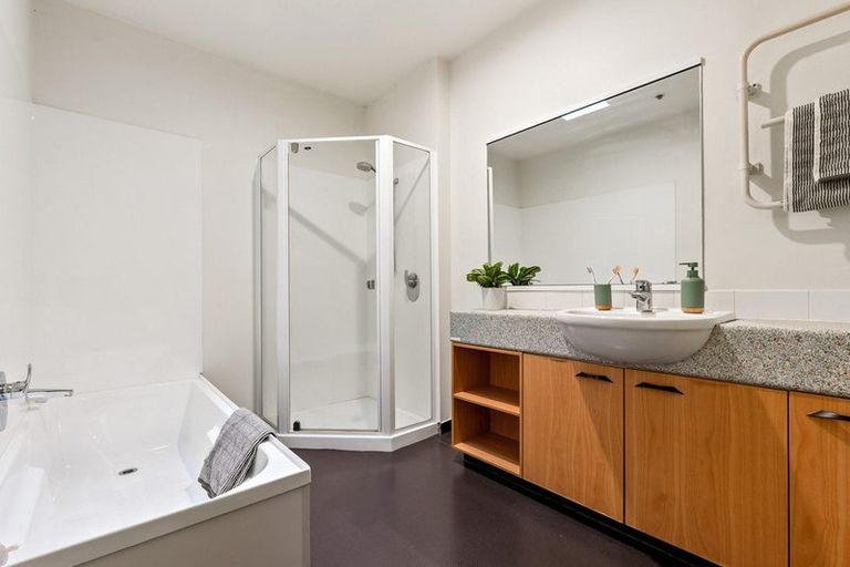 Photo of property in Hume House, 31/152 The Terrace, Wellington Central, Wellington, 6011