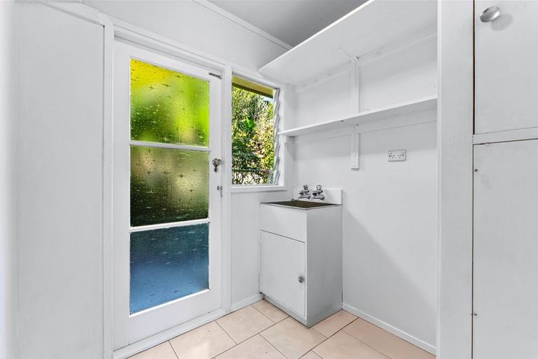 Photo of property in 2/3 Holt Avenue, Torbay, Auckland, 0630