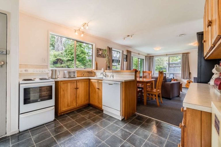 Photo of property in 16 Pankhurst Place, Sunnyvale, Auckland, 0612