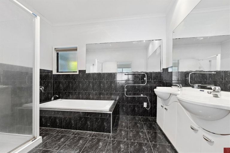 Photo of property in 16 Crail Court, Totara Heights, Auckland, 2105