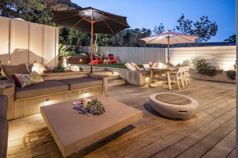 Photo of property in 84 The Esplanade, Houghton Bay, Wellington, 6023