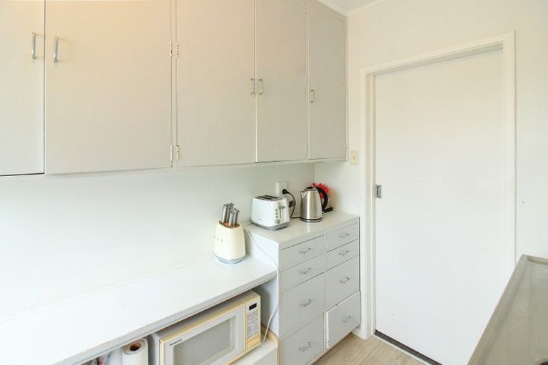 Photo of property in Victoria Court, 11/4 Queen Street, Mount Victoria, Wellington, 6011