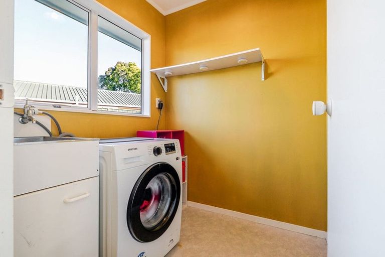 Photo of property in 105 Hillcrest Drive, Kelvin Grove, Palmerston North, 4414