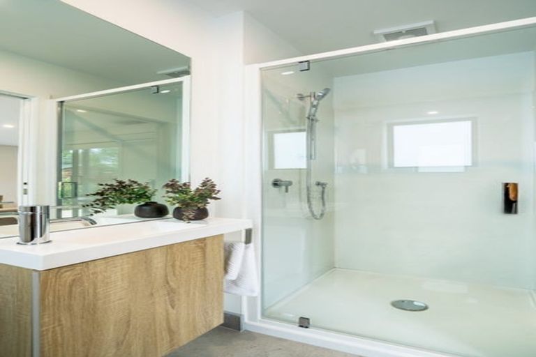 Photo of property in 5c Nea Place, Hillcrest, Auckland, 0627