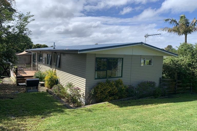 Photo of property in 36 Thornlow Street, Glendene, Auckland, 0602