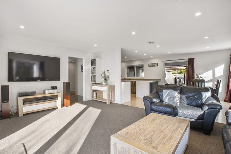 Photo of property in 29 Ravenstone Place, Chatswood, Auckland, 0626