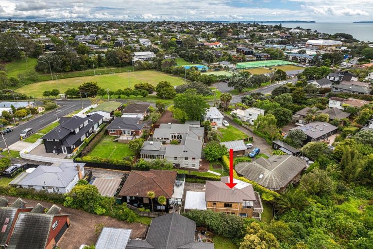 Photo of property in 10c Matipo Road, Mairangi Bay, Auckland, 0630