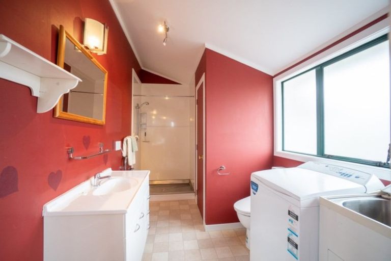 Photo of property in 39 Springdale Grove, Fitzherbert, Palmerston North, 4410