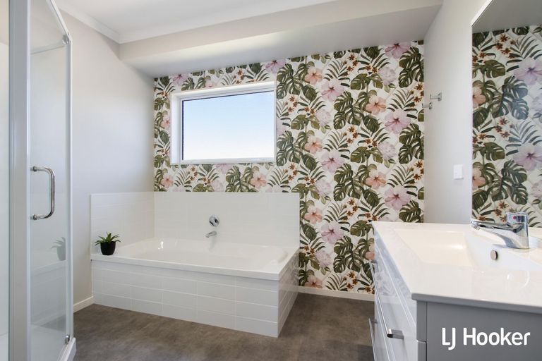 Photo of property in 4 Sandy Place, Waihi Beach, 3611