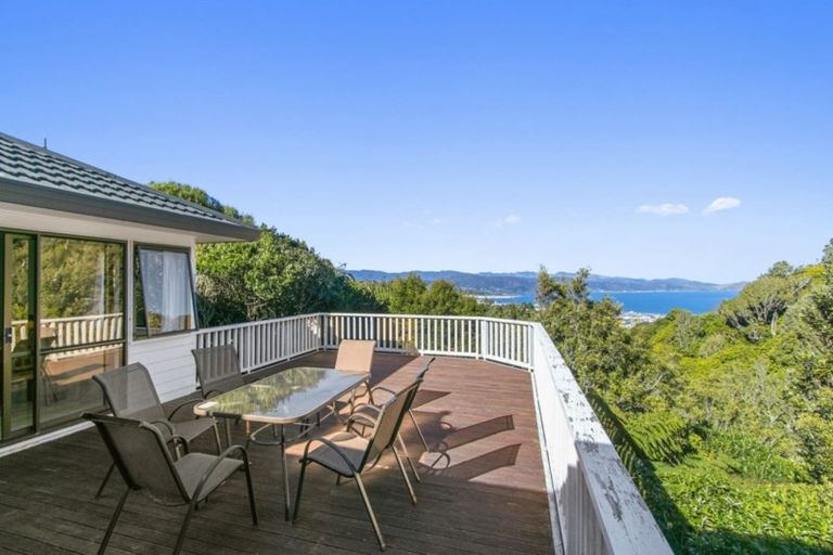 Photo of property in 35 Camellia Terrace, Maungaraki, Lower Hutt, 5010