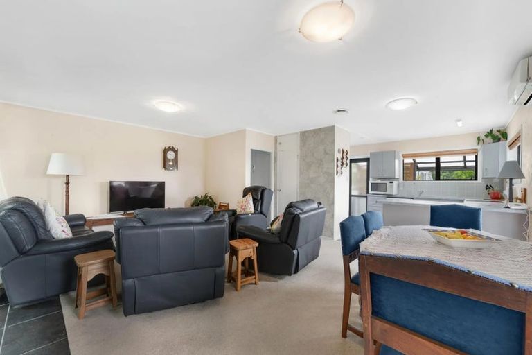 Photo of property in 58b Mirrabooka Avenue, Botany Downs, Auckland, 2010