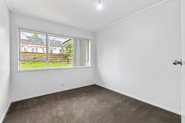 Photo of property in 2/12 Park Estate Road, Rosehill, Papakura, 2113