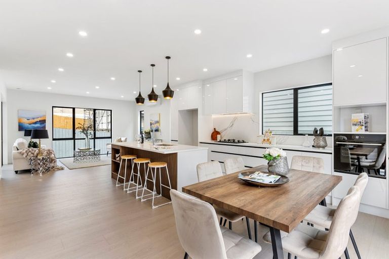 Photo of property in 17b Kathleen Street, Totara Vale, Auckland, 0627