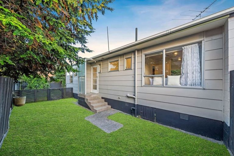Photo of property in 2/27 Waimana Road, Conifer Grove, Takanini, 2112