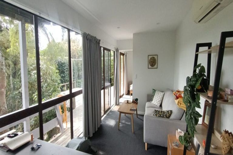 Photo of property in 9 Kate Way, Karori, Wellington, 6012