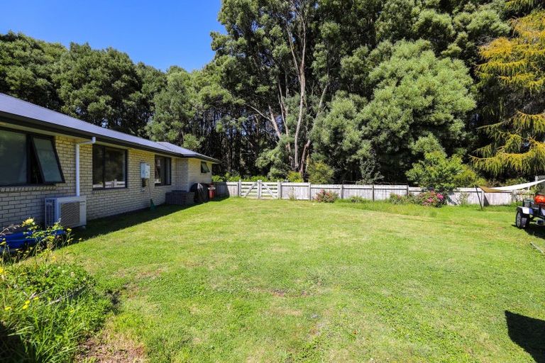 Photo of property in 16 Karaka Place, Kinloch, Taupo, 3377