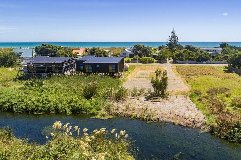 Photo of property in 38 Kapiti Lane, Otaki Beach, Otaki, 5512