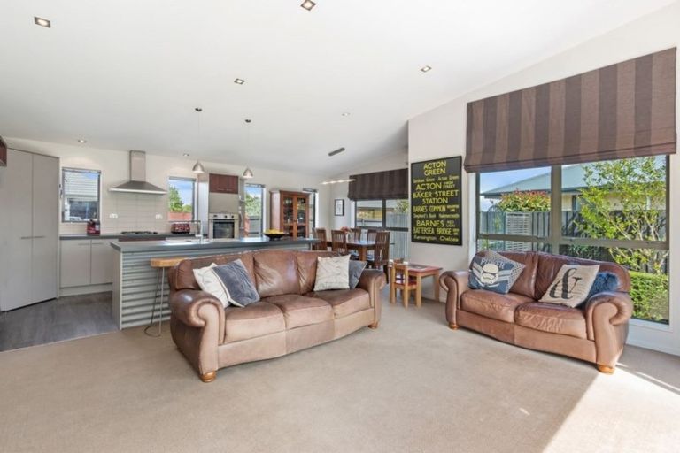 Photo of property in 6 Ruahine Place, Parklands, Christchurch, 8083