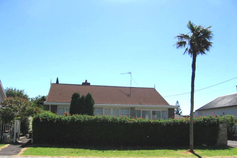 Photo of property in 2/18 Ocean View Road, Milford, Auckland, 0620