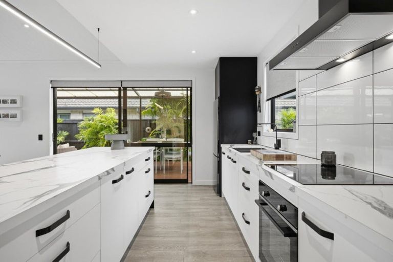 Photo of property in 28 Harding Drive, Papamoa Beach, Papamoa, 3118