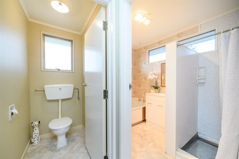 Photo of property in 24 Oaklea Avenue, Marton, 4710