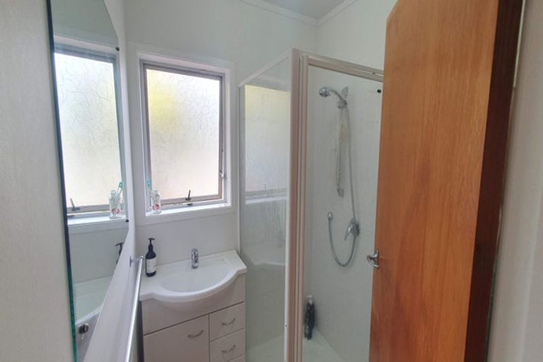 Photo of property in 1/34 Walton Street, Red Beach, 0932