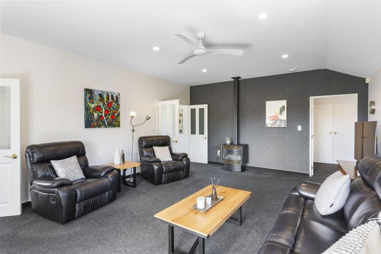 Photo of property in 52 Lorna Irene Drive, Raumati South, Paraparaumu, 5032