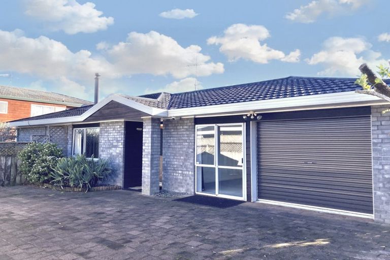 Photo of property in 2/22 Steeple Rise, Pakuranga, Auckland, 2010