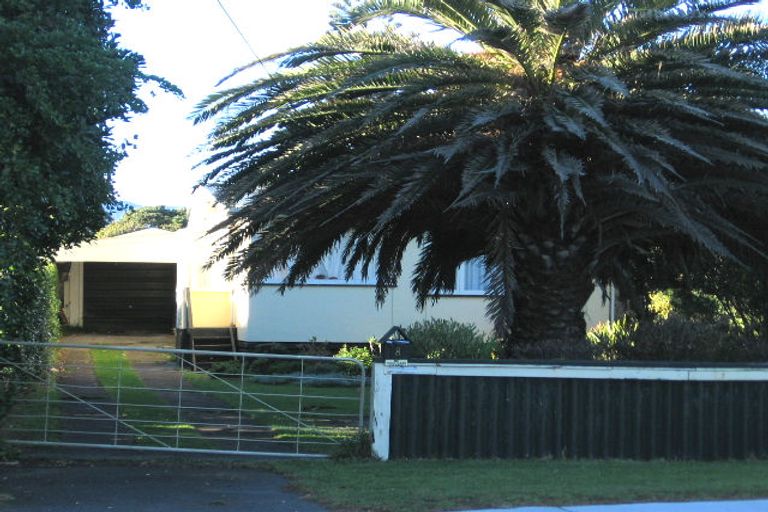 Photo of property in 8 The Avenue, Otaki Beach, Otaki, 5512