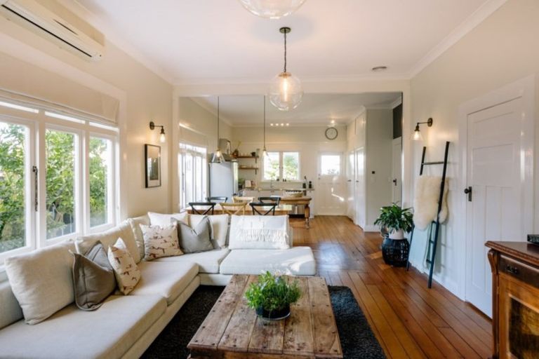 Photo of property in 122 Victoria Street, Cambridge, 3434