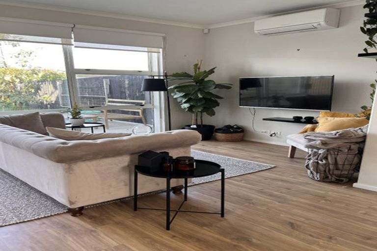 Photo of property in 6 Touhou Road, Hobsonville, Auckland, 0616