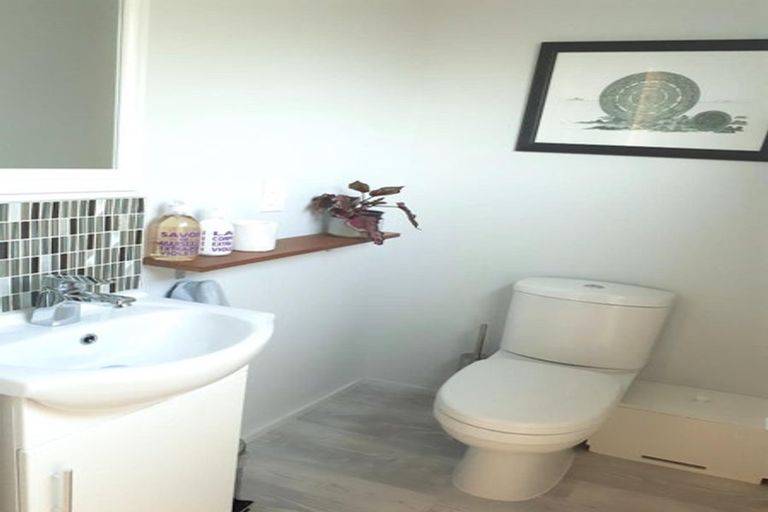 Photo of property in 2/328 Lake Road, Hauraki, Auckland, 0622