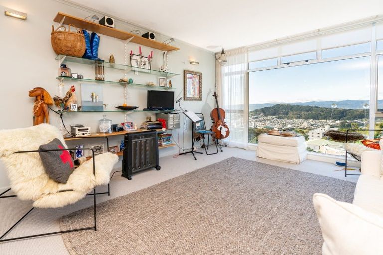 Photo of property in Harbour View Apartments, 147 Ohiro Road, Brooklyn, Wellington, 6021