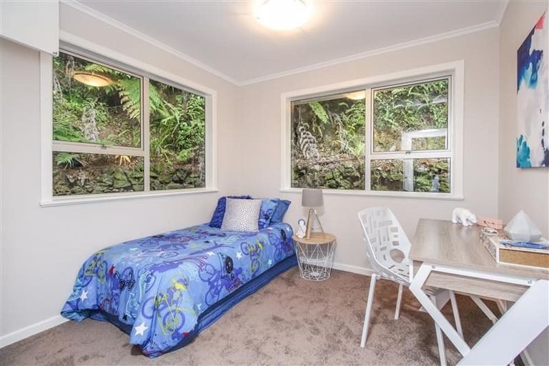 Photo of property in 124 Otitori Bay Road, Titirangi, Auckland, 0604
