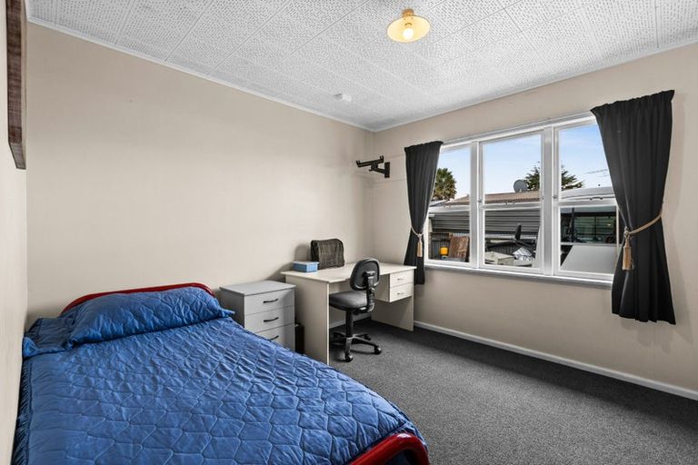 Photo of property in 4 Curling Crescent, Onekawa, Napier, 4110