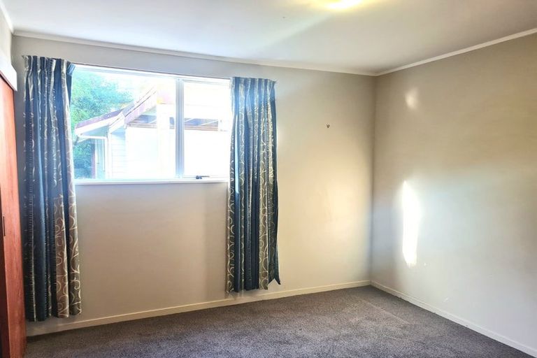 Photo of property in 13a Kingsbridge Place, Newlands, Wellington, 6037