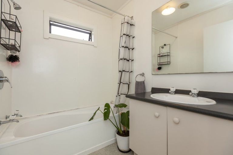 Photo of property in 76 Langdale Avenue, Paraparaumu, 5032