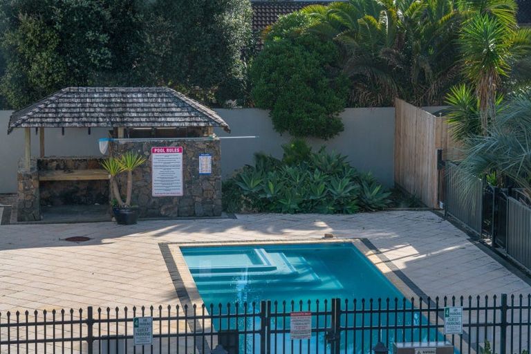 Photo of property in 24/3 Riverside Road, Orewa, 0931